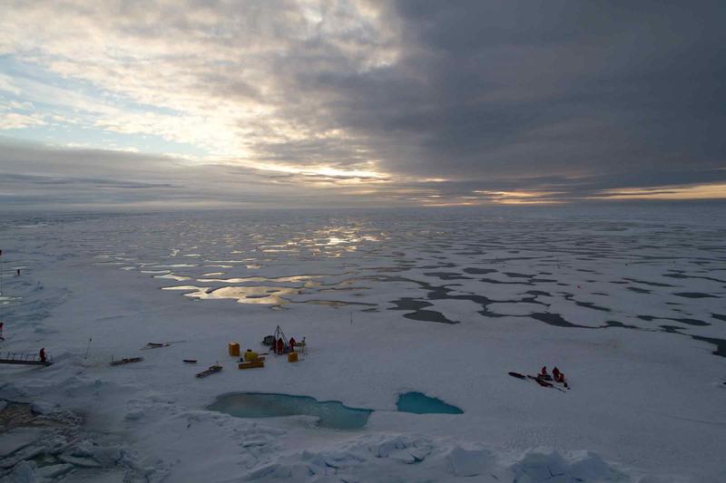 Eiscamp auf arktischem Meereis