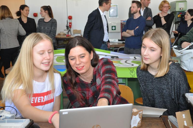  Bildungssenatorin Sandra Scheeres eröffnete den Open Roberta Coding Hub Life e.V. als einen von insgesamt fünf neuen Coding Hubs in Berlin.