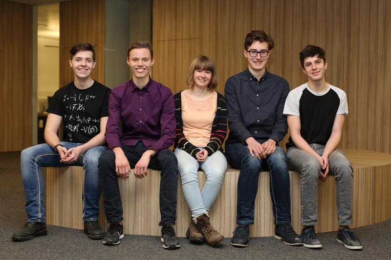 Das deutsche Physik-Nationalteam (v.l.n.r.): Paul Linke, Löbau; Toni Beuthan, Langenau; Saskia Drechsel, Dippoldiswalde; Frederik Gareis (17), Kronach und Martin Link, Kirchheim bei München.