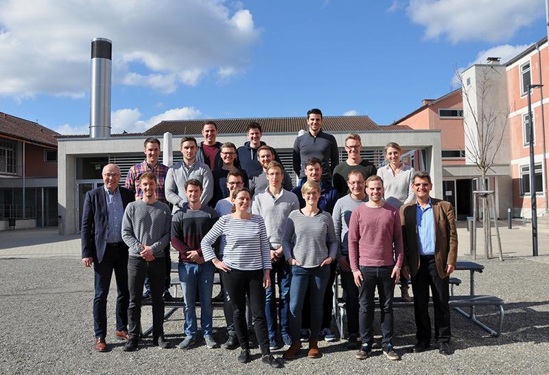 18 Ingenieurinnen und Ingenieure qualifizieren sich an der Akademie der Hochschule Biberach mit einem Master-Studium für den Bereich Gebäudeautomation.