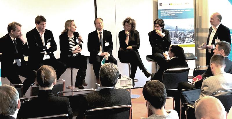 Auf dem Podium diskutierten (v.l.n.r.) Frank Heinlein, Werner Sobek Group, Martin Bornholt, Christine Lemaitre, Franz Karg, Carolien Gehrels, Silke Krawietz, Oliver Rapf. 