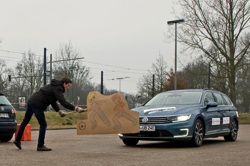 An der Universität Bremen erforschen Wissenschaftlerinnen und Wissenschaftler, wie autonomes Fahren funktioniert, und wo es noch Herausforderungen und Probleme gibt. 