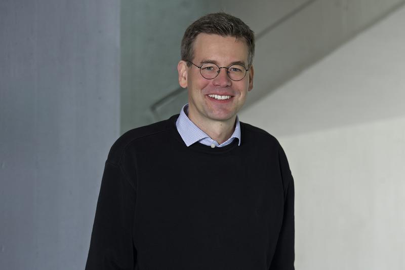 Prof. Dr. Lukas Schmidt-Mende, Koordinator des DFG-Schwerpunktprogrammes „Perowskit-Halbleiter“ und Professor für Hybride Nanostrukturen an der Universität Konstanz