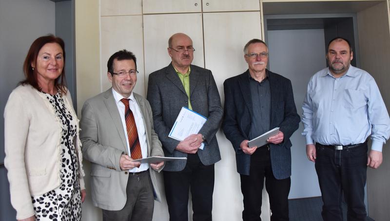 Von links: Prof. Dr. Gabriele Beibst, Prof. Dr. Karl-Heinz Feller, Prof. Dr. Martin Klier, Prof. Dr. Michael Meyer und Rektor Prof. Dr. Steffen Teichert