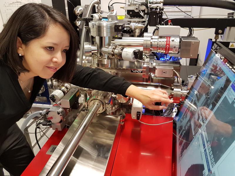 Dr. Jazmin Duarte did atom probe measurements to characterize the oxigen distribution in the alloy. 