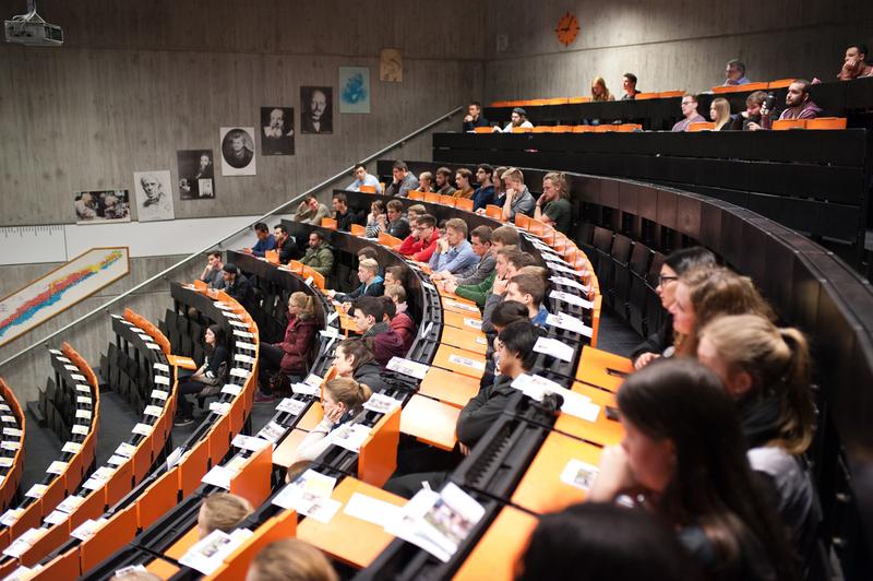 Studierende bei der Eröffnung des Sommersemesters 2017