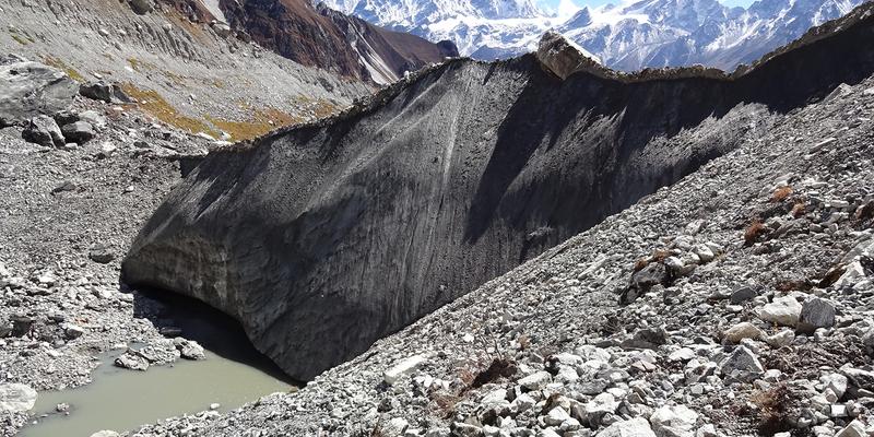 Eisklippen sind ein typisches Merkmal von Himalaja-Gletschern.