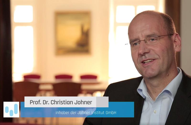 Professor Christian Johner spricht im Video auf Medizintechnologie.de über die Anforderungen der Medizinprodukteverordnung.