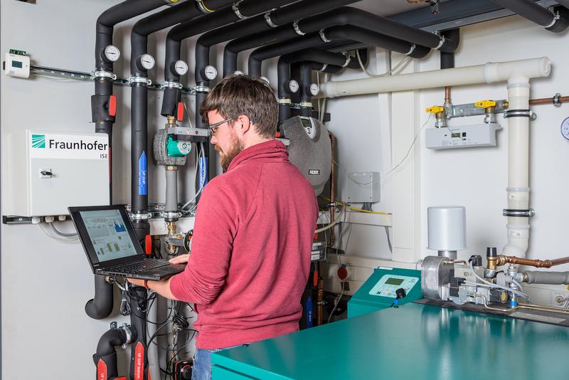 Im SmartEnergyLab des Fraunhofer ISE wurde die intelligente Betriebsführung auf Basis flexibler Tarife zunächst in einem ein Test-Aufbau erprobt.