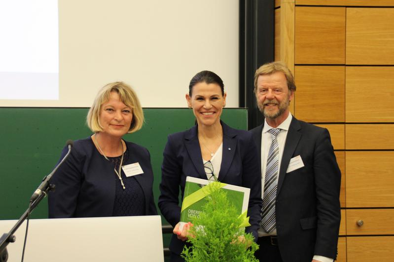 Prof. Dr. Andrea Klug, Präsidentin der OTH Amberg-Weiden, Prof. Dr. Marion Kiechle, Bayerische Staatsministerin für Wissenschaft und Kunst, und Prof. Dr. Wolfgang Baier, Präsident der OTH Regensburg