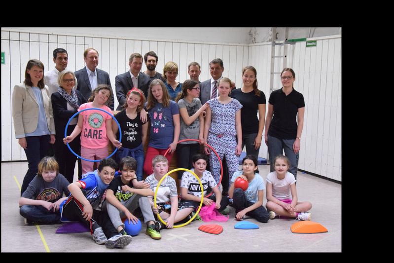 Die Partner und Schüler des Projekts "GesundeKids - Fit for Life" an der Erich-Kästner-Schule Ladenburg. 