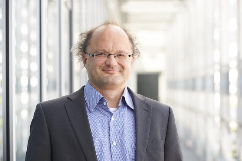 Prof. Peter Wasserscheid, Leiter des Helmholtz-Instituts Erlangen-Nürnberg für Erneuerbare Energien (HI ERN)