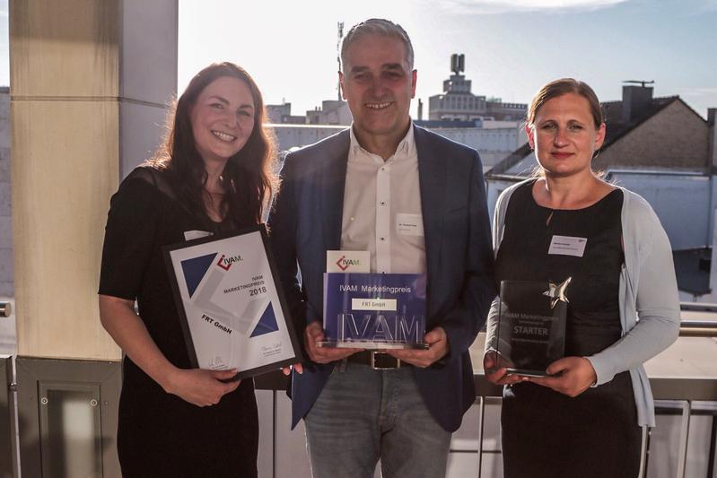 The prizewinners: Christina Jede and Dr. Thomas Fries from FRT with Monika Lelonek from SmartMembranes