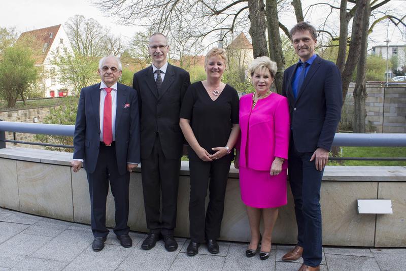 Stifter Konrad Albert Schaefer, Preisträger Prof. Dr. Jürgen Adamek, Preisträgerin Prof. Dr. Angela Hamann-Steinmeier, Stifterin Marion Diekmann, Hochschulpräsident Prof. Dr. Andreas Bertram