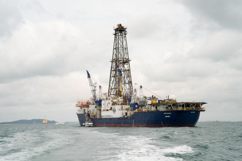 The 143-meter-long scientific drillship JOIDES Resolution is one of the few research vessels used worldwide that can extract long sediment cores from great depths.