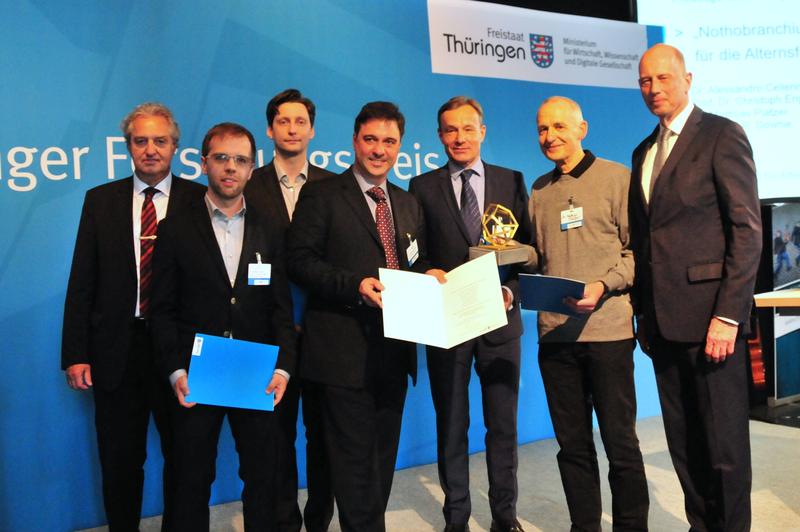 Ein Forscherteam des Leibniz-Instituts für Alternsforschung (FLI) wurde für ihre Spitzenleistungen in der Grundlagenforschung mit dem Thüringer Forschungspreis 2018 ausgezeichnet.