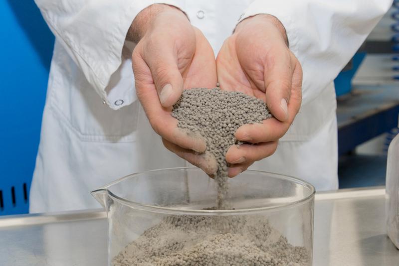 Phosphorus recovery from sewage sludge ash: The granulates can be used as a fertilizer in the 