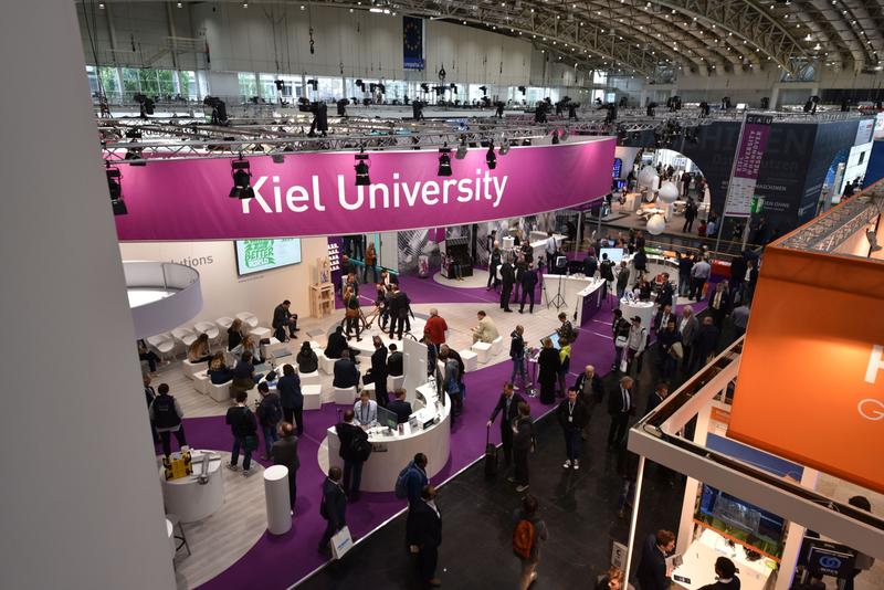 Die Uni Kiel zieht in Halle 2 (Forschung und Technologie) der Hannover Messe viele Blicke auf sich.