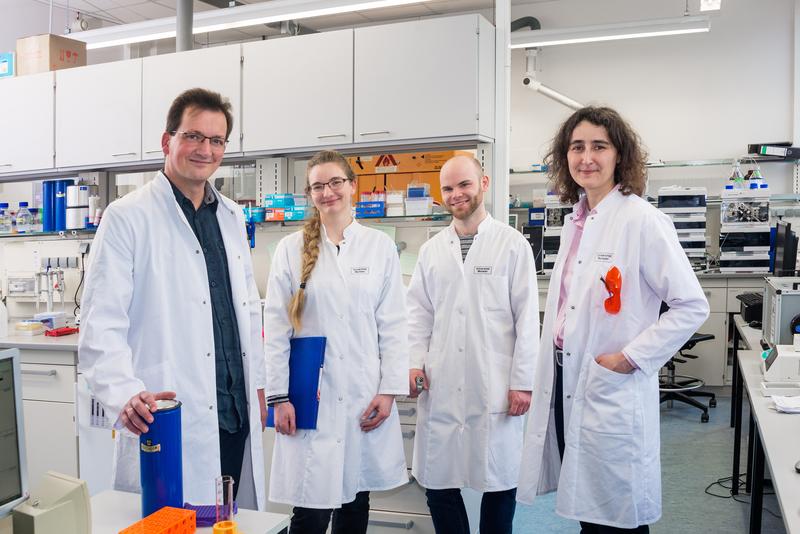 Main authors of the study (from l.): Molecular biologist Dr. Sebastian Leidel, biochemist Katja Hartstock (lead author), molecular biologist Benedikt Nilges und biochemist Prof. Andrea Rentmeister