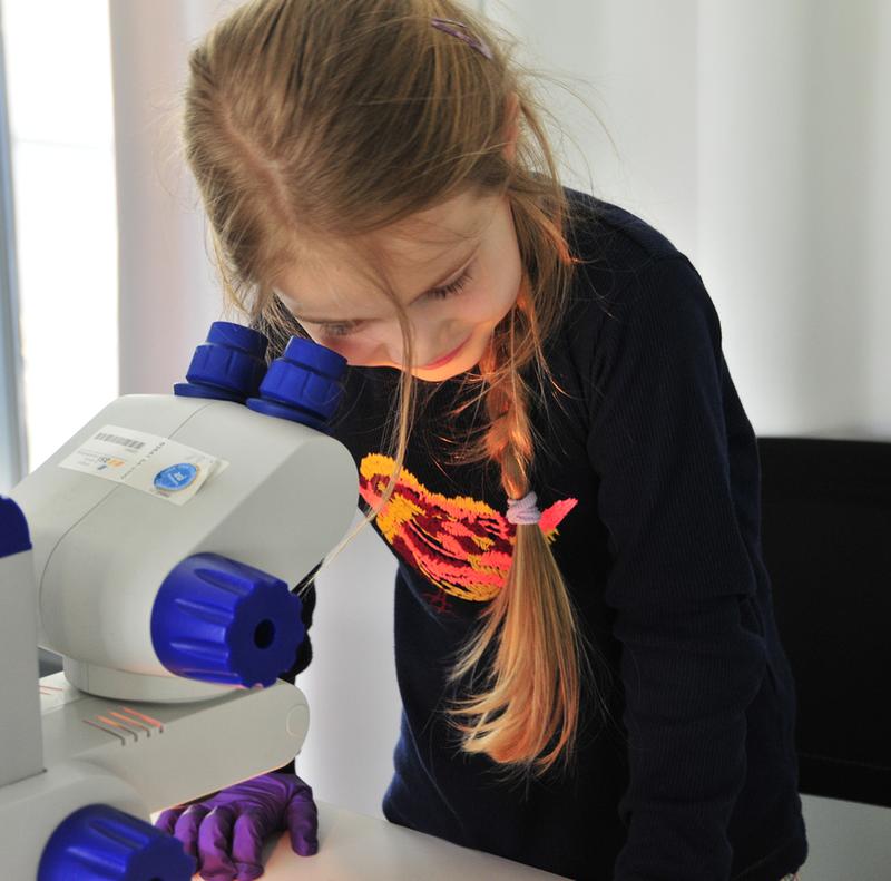 Kinder der KITA BiLLY und KITA Beutenberg beim „Forschertag für Vorschulkinder“ am Leibniz-Institut für Alternsforschung (FLI) in Jena. 