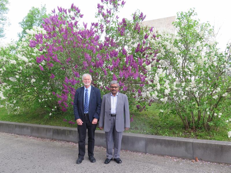Seit fast 15 Jahren haben Gastforscher Prof. Suwas (r.) aus Bangalore und Prof. Skrotzki von der TU Dresden auf dem Gebiet der Festkörper- und Materialphysik geforscht und sich ausgetauscht. © Susann 
