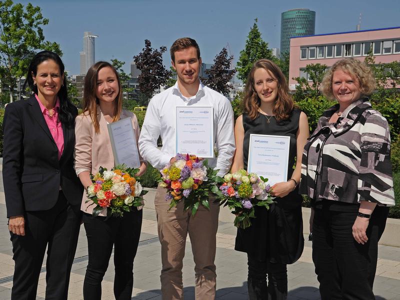  Stipendienübergabe (v.l.): Dr. Gabriele Kröner, Jana Catrin Mormann, Jonas Wilhelm, Cora Beckmann und Prof. Angelika Eggert. 