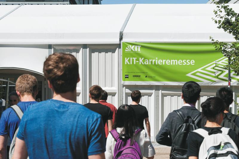 Treffpunkt für Studierende und Unternehmen: die Karrieremesse am KIT