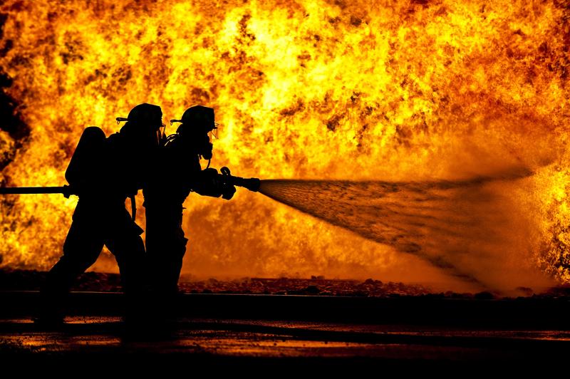 Feuerwehrleute können Dampfverbrennungen durch ihren eigenen Schweiss erleiden.