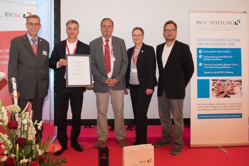 Prof. Dr. Henning Werner von der SRH Hochschule Heidelberg erhielt den BVBC-Ehrenpreis auf der Kongressmesse ReWeCo.