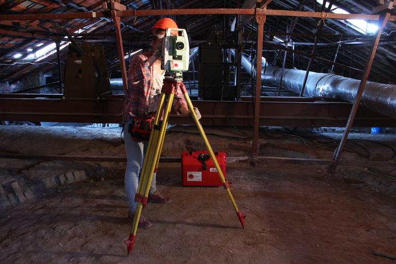 Nur eines von vielen Projekten innerhalb des Graduiertenkolleg: Die eisernen Tragwerke im Dachstuhl des Mamorpalastes in Sankt Petersburg (Foto: Aleksandra Kosykh)