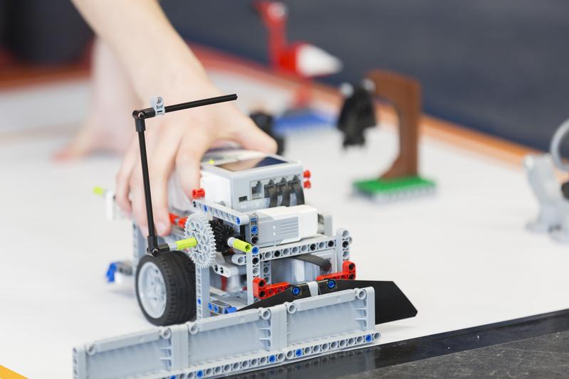 Erstmals veranstaltet die OTH Regensburg 2018 auch einen Roboterwettbewerb für 6- bis 10-jährige Schüler. Anmeldeschluss ist der 21. Oktober 2018. 