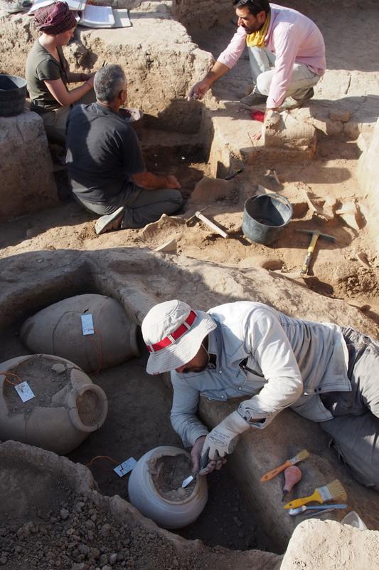 Die Entdeckung und erste Freilegung des Gefäßes mit den assyrischen Tontafeln in Bassetki