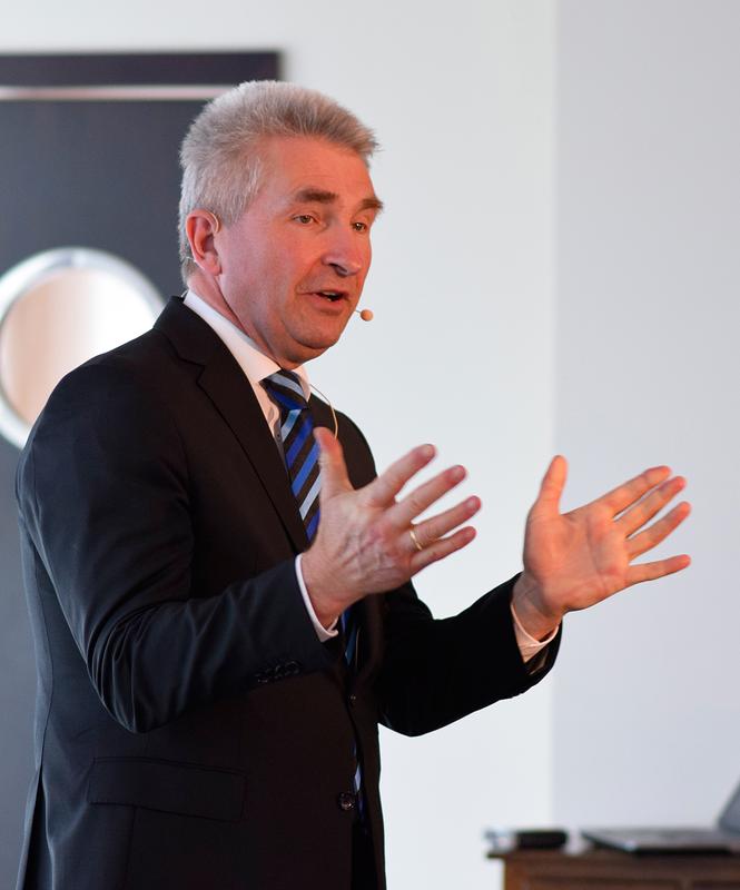 „Wissen, das generiert wird, müssen wir für alle Kommunen bereitstellen“, forderte NRW-Wirtschafts- und Digitalminister Prof. Dr. Andreas Pinkwart.
