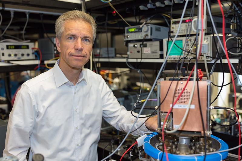 Prof. Stephan Schiller, Ph.D., erhielt jetzt einen ERC Advanced Grant 2017 für Forschungen an fundamentalen Naturkonstanten und -kräften. 
