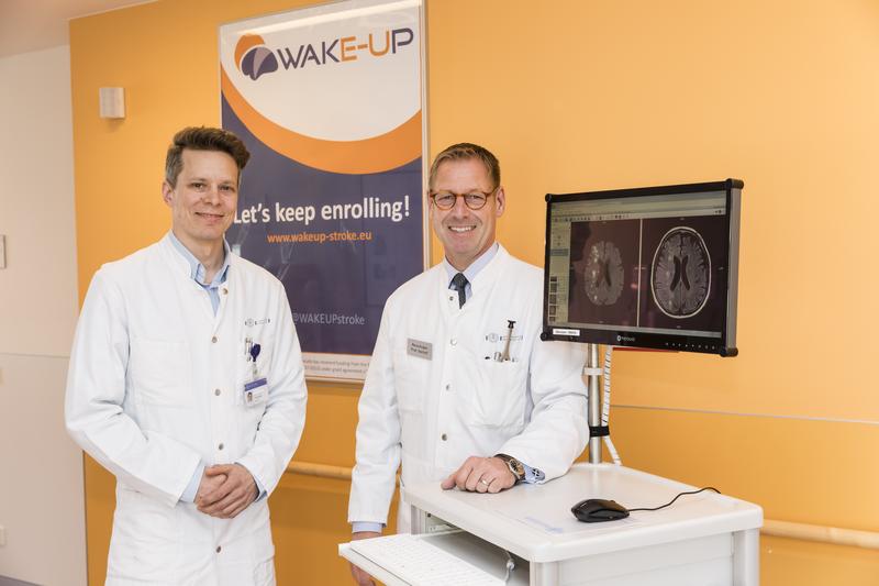 Prof. Dr. Götz Thomalla (l.), Erstautor der Studie und Leitender Oberarzt in der Klinik für Neurologie des UKE (l.); Prof. Dr. Christian Gerloff, Direktor der Klinik für Neurologie des UKE (r.)