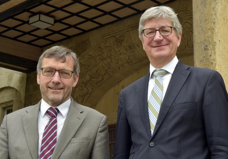 Jenas Uni-Präsident Prof. Dr. Walter Rosenthal (l.) mit dem neuen Vorsitzenden des Jenaer Unirates Prof. Dr. Wolfgang Marquardt.