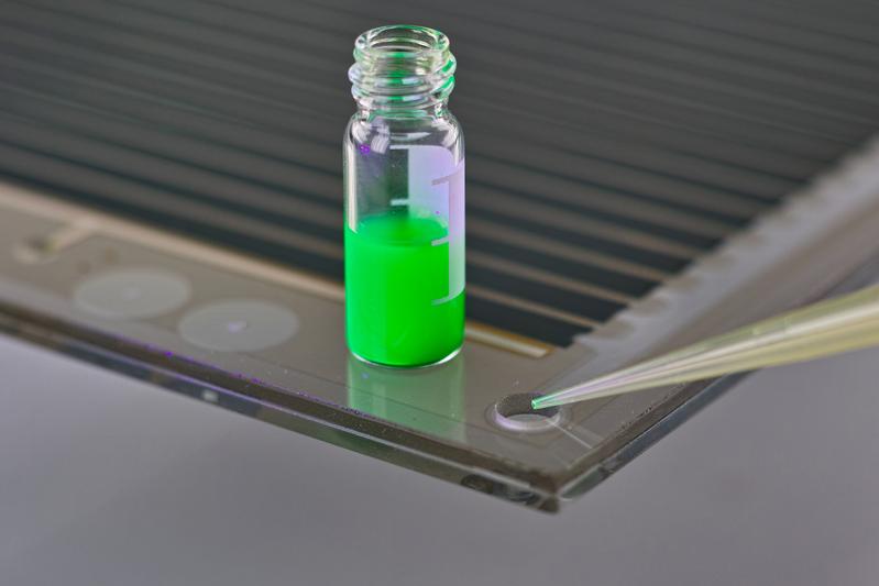 In-situ filling of a printed perovskite solar cell at Fraunhofer ISE. 