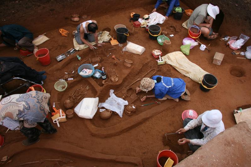 Bei Ausgrabungen im Jahr 2007 wurden bei Man Bac, Vietnam, alte menschliche Überreste gefunden. Die DNA aus den Skeletten ist Inhalt der aktuellen Studie.