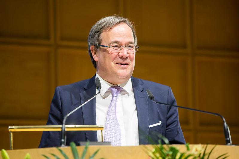 Ministerpräsident des Landes Nordrhein-Westfalen Armin Laschet bei seinem Grußwort auf der Jahresfeier der Nordrhein-Westfälischen Akademie der Wissenschaften und der Künste