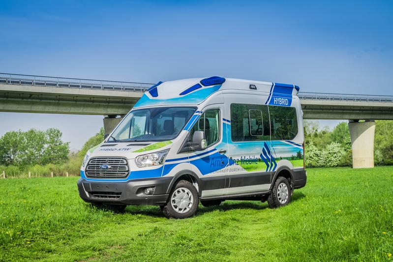 Ingenieure der Otto-von-Guericke-Universität Magdeburg und das Unternehmen Ambulanz Mobile haben gemeinsam den Prototyp des Krankentransportwagens mit Hybridantrieb entwickelt. 