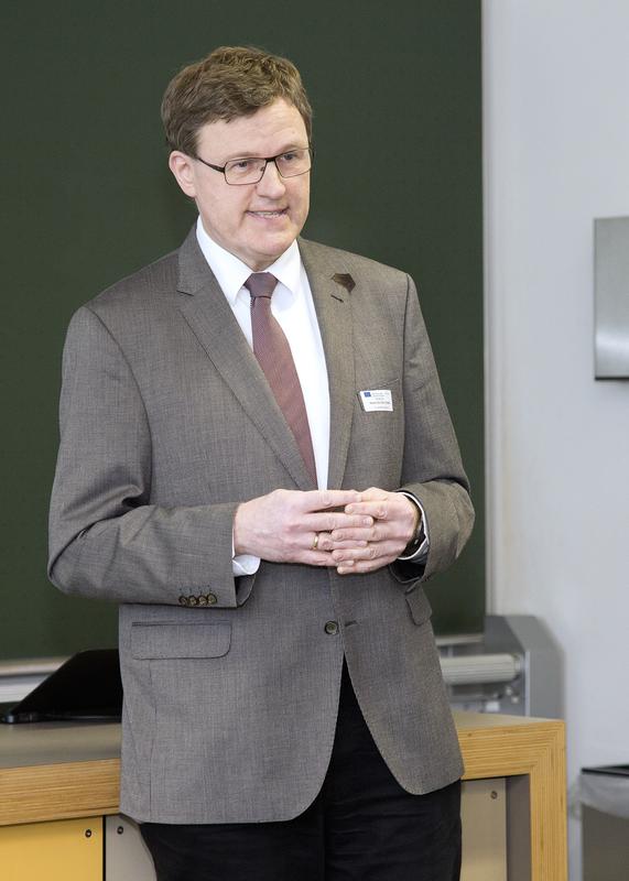 Professor Hans-Günter Eckel koordiniert das Projekt.