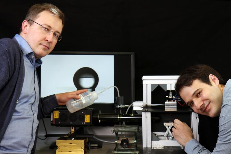 The researchers are using a 3D high-speed camera technology.