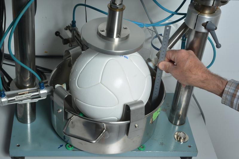 Empa researchers investigate tournament footballs - also for the 2018 Football World Cup in Russia