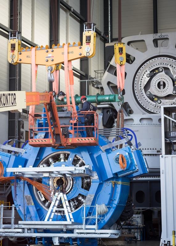 The cooling system to keep the superconducting at the right temperature was installed beneath the tower adapter.