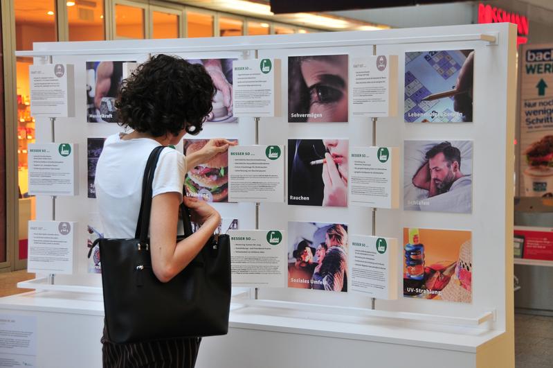 Das Exponat des Leibniz-Instituts für Alternsforschung (FLI) in Jena zum Thema „Alt werden in Job“ auf dem Erfurter Bahnhof während der „ScienceStation“-Tour.