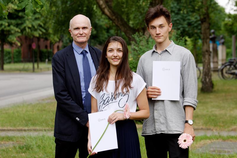 Dekan Prof. Dr. Axel Radlach Pries, Janita Mintcheva, Andreas Kind