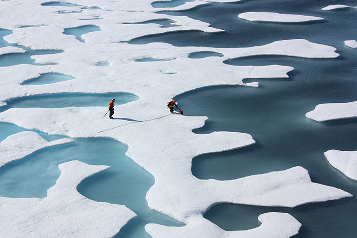 Analog zur Koexistenz von Eis und Wasser in der Arktis treten in β-Li2IrO3 unter hohem Druck Bereiche gefrorener und flüssiger Spins auf, d. h. bewegliche und feste magnetische Momente.