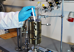 Neuartiger Membranreaktor zur effektiven Herstellung von chemischen Grundstoffen mit deutlich gesteigerten Ausbeuten.