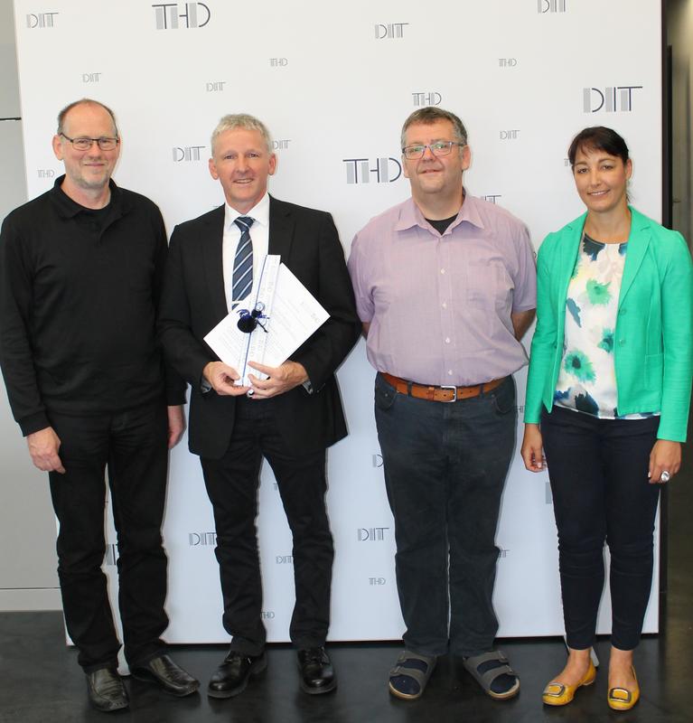 Prof. Dr. Frank Denk (2. v. li.) bei seiner Ernennung mit THD Präsident Prof. Dr. Peter Sperber (links), dem Dekan der Fakultät, Prof. Dr. Michael Moritz sowie Interims-Kanzlerin Stephanie Sigl