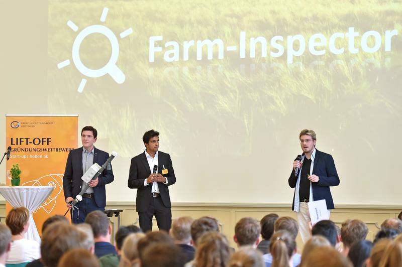 Den ersten Platz belegte dieses Jahr das Team Farm-Inspector, das mit selbstentwickelten Sensoren ein effizientes, preiswertes und nachhaltiges Monitoring-System von Äckern ermöglicht.